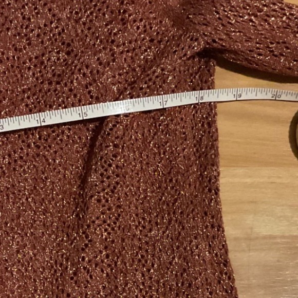 Chico's‎ Metallic Bronze Knit Bell Sleeve V Neck Top Shirt Size 1 - Picture 3 of 4